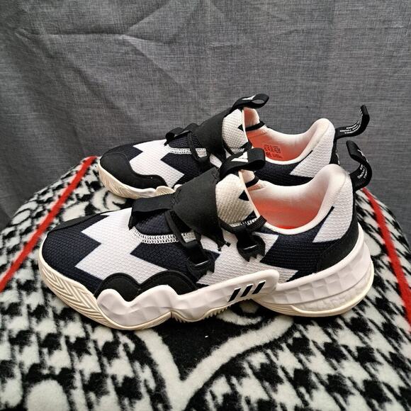 %Adidas Trae Young 1 Men / A 41
